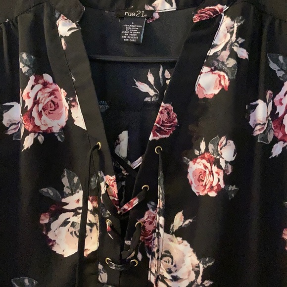 Black Floral Flirty & Fun Top - Picture 3 of 7